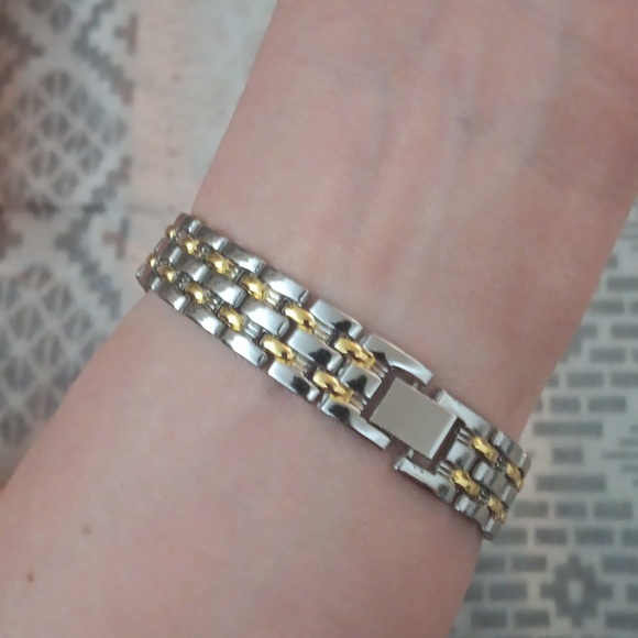 Geneva Two-tone Bracelet Watch - Picture 11 of 12